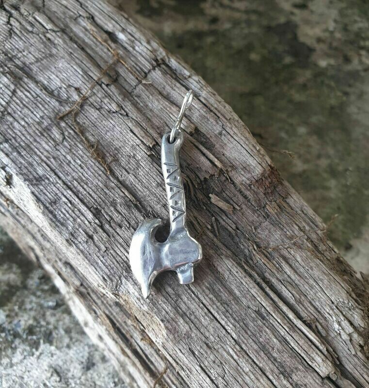N926 Bearded Axe pendant