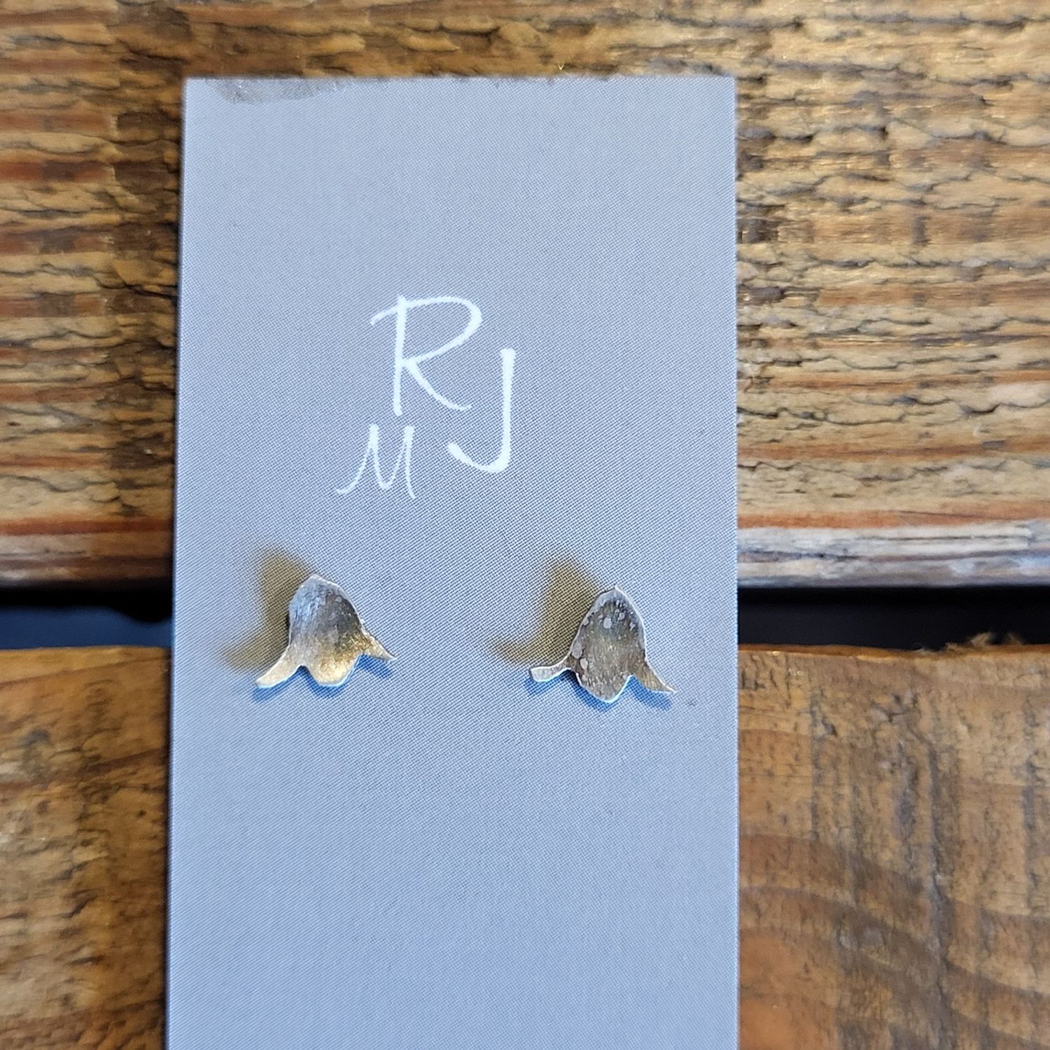 2500 Small Harebell studs