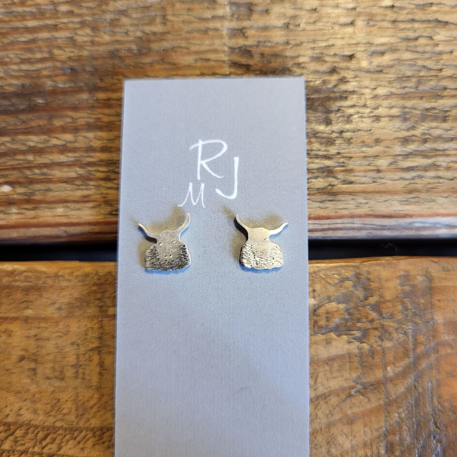 3084 Highland Cow studs