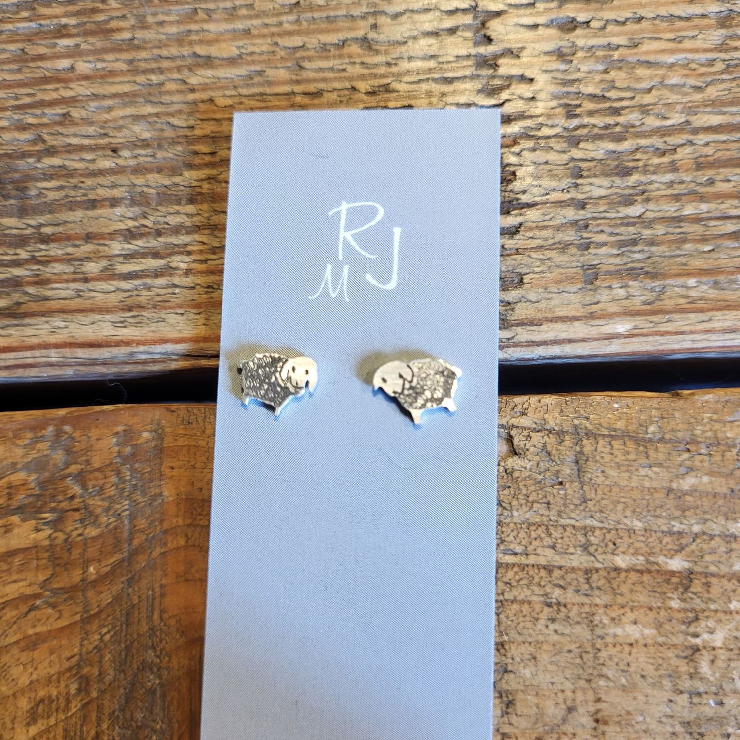 3228 Woolly Sheep studs