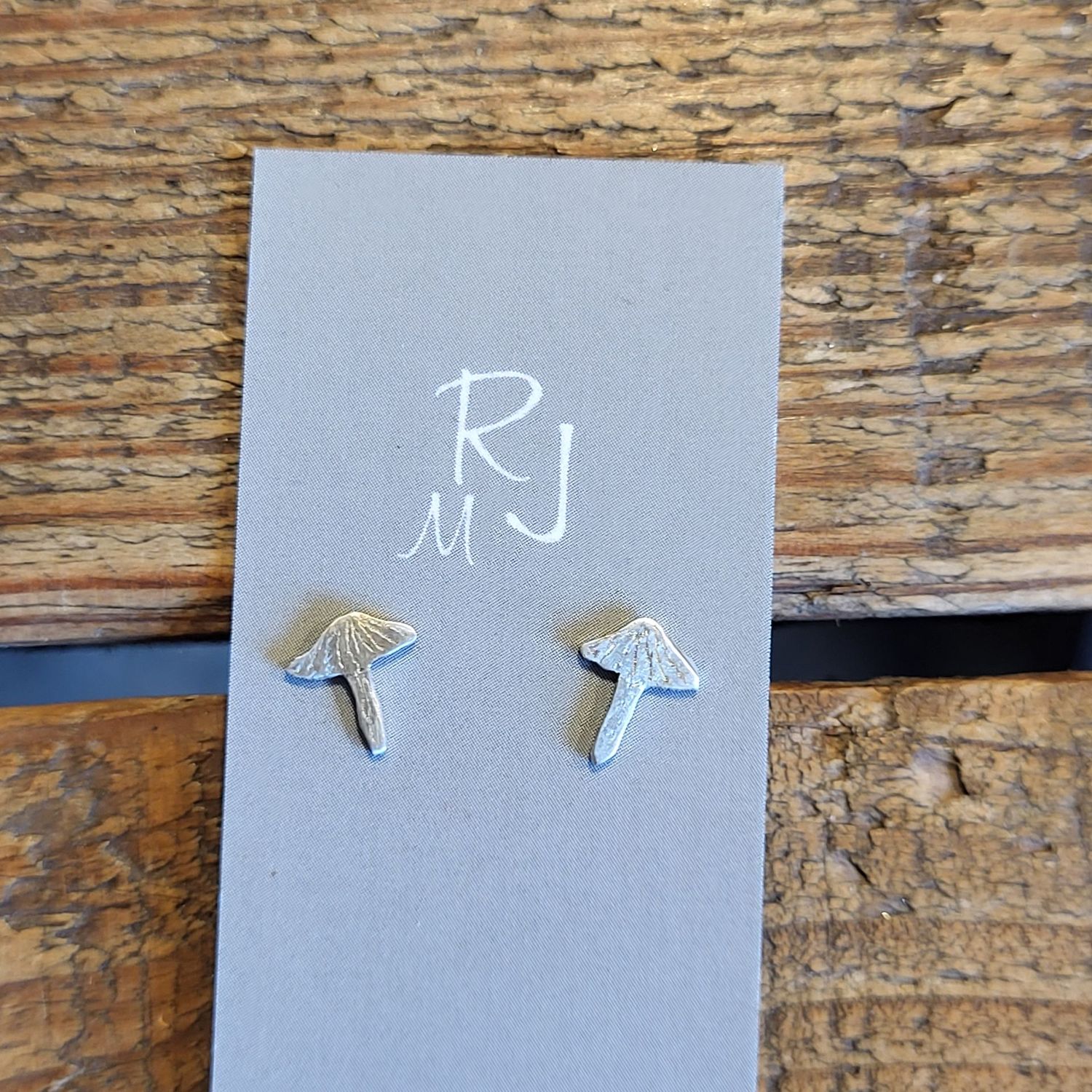 2894 Toadstool studs