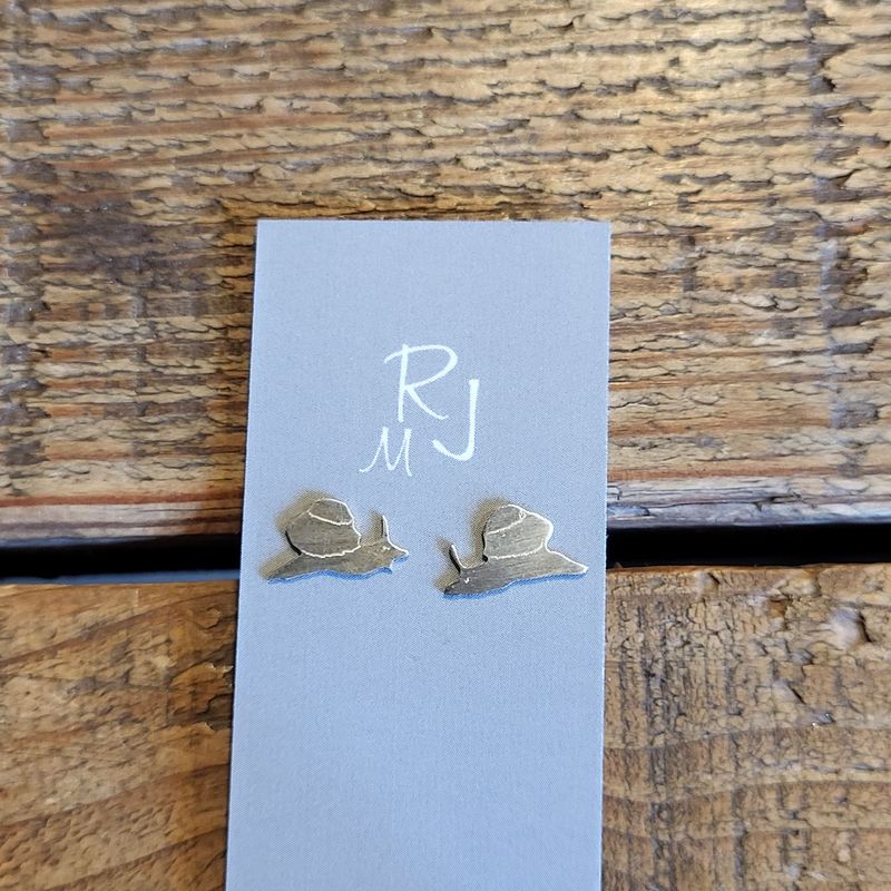2134 Snail studs