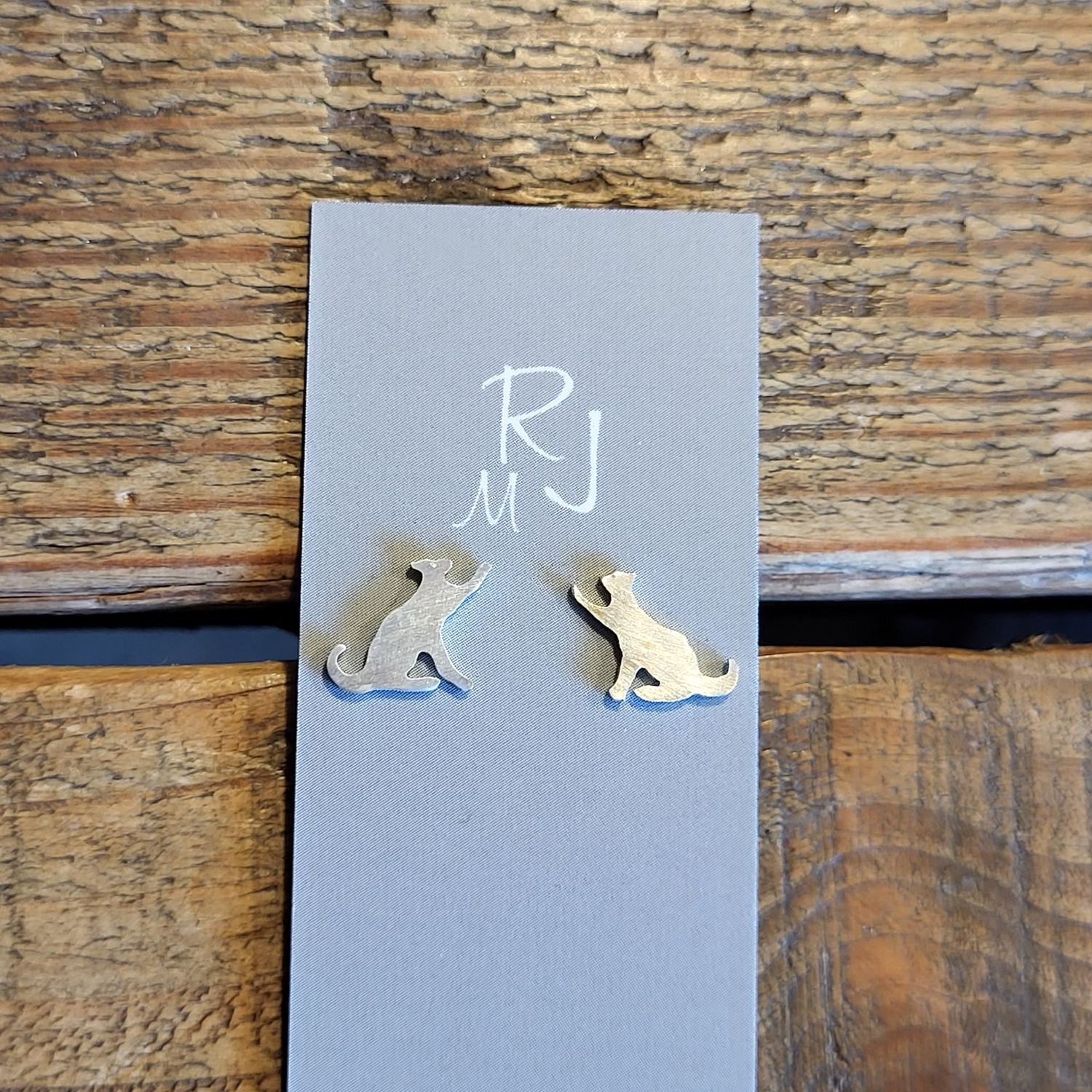 3148 Reaching Cat studs