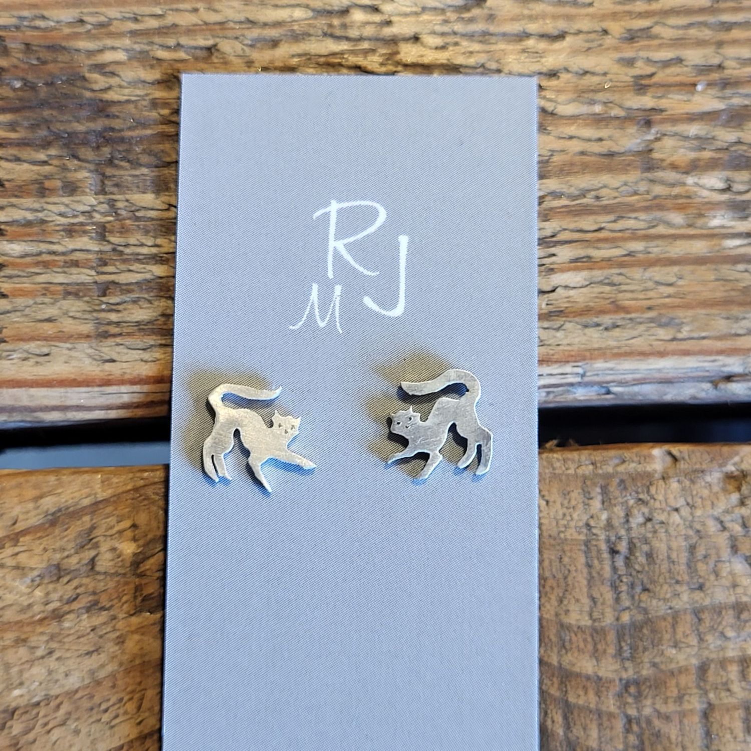 3236 Playful Cat studs