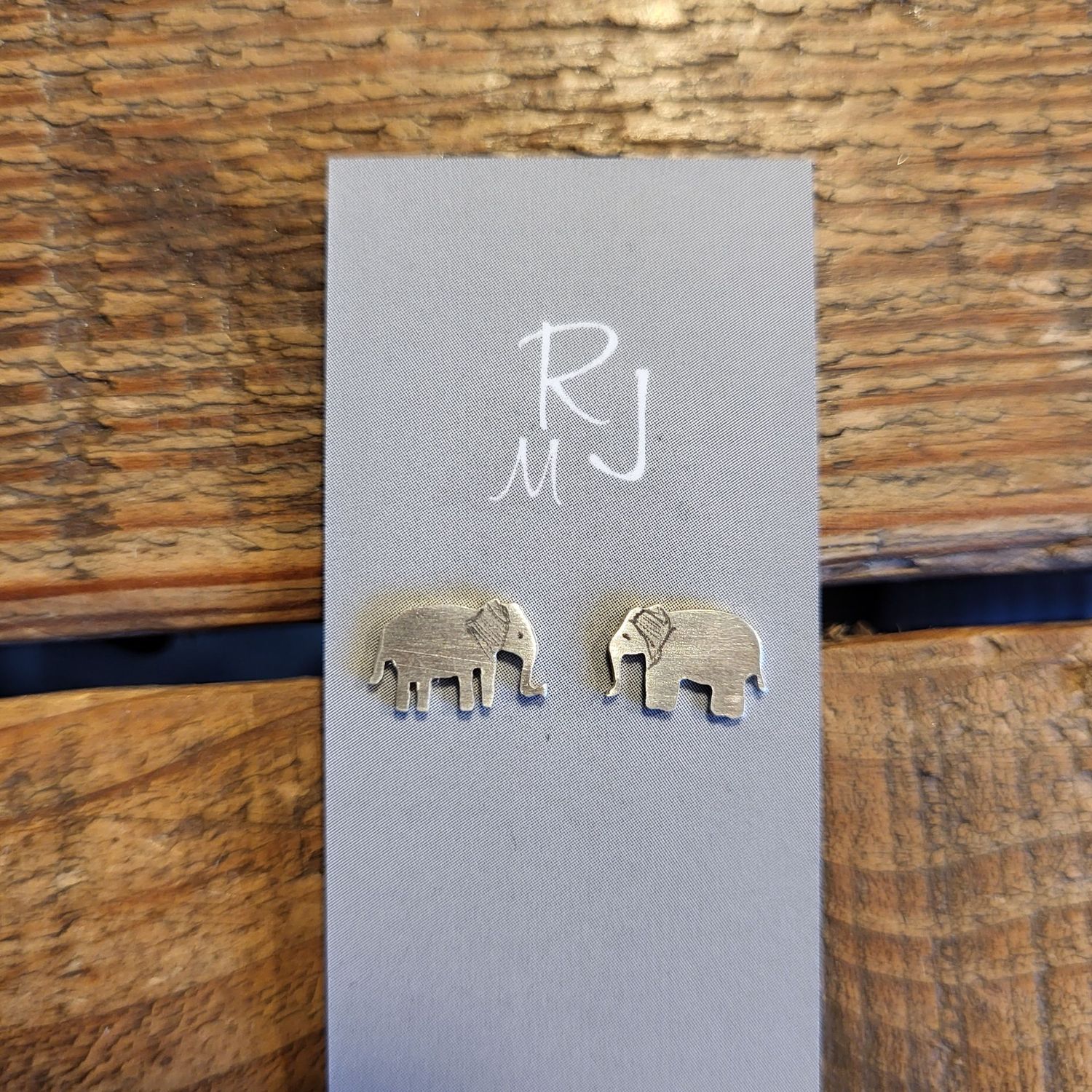 3181 Elephant studs