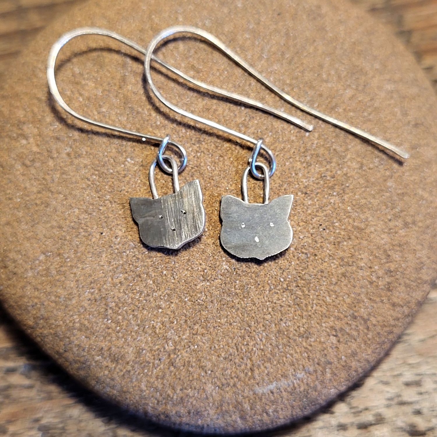 2551 Cat Face earrings