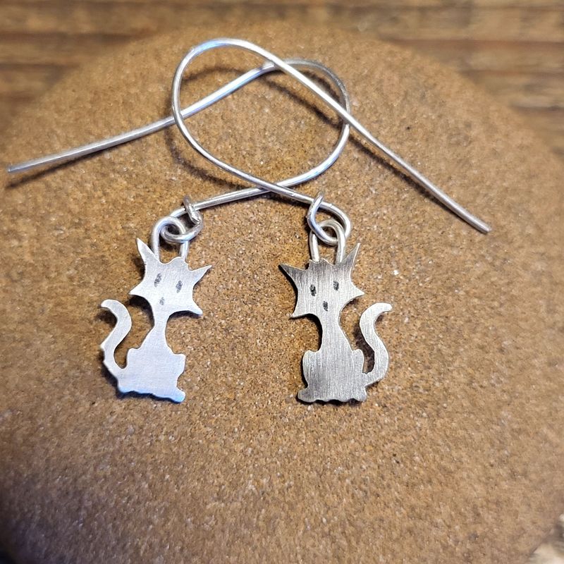 3144 Scaredy Cat earrings 3144 Scaredy Cat earrings