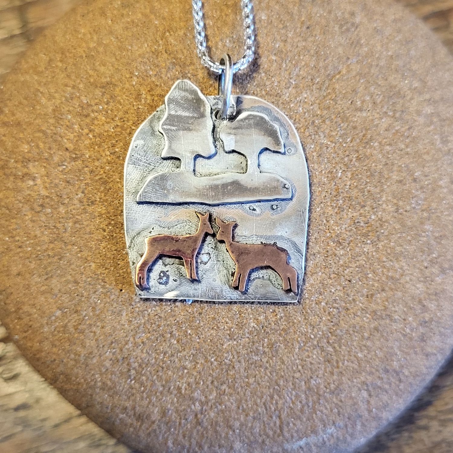 N1864  Roe Deer Meet pendant