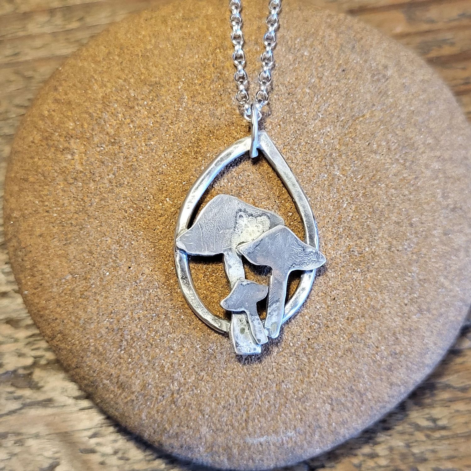 N1867 Toadstools pendant