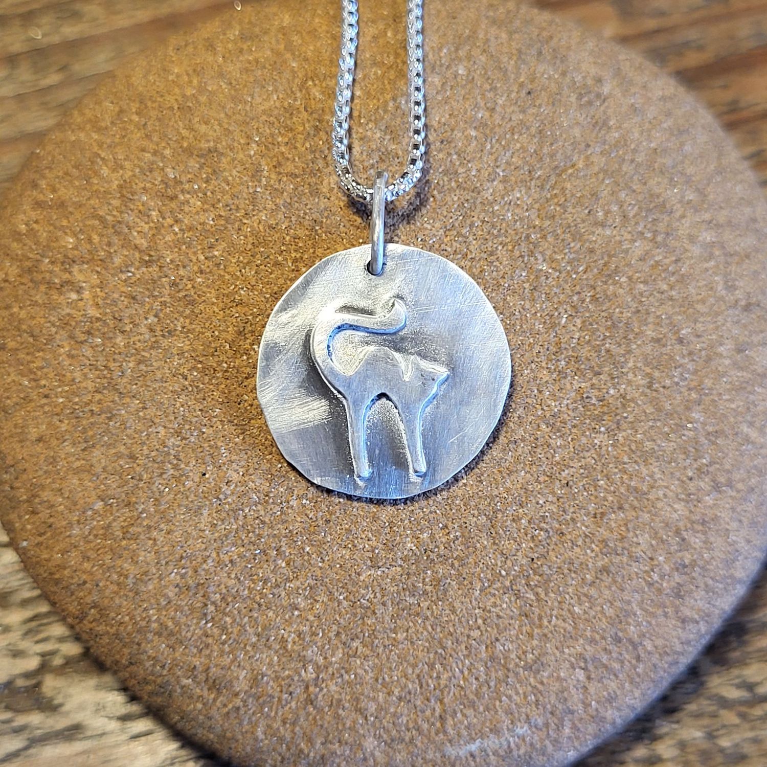N1855 Arching Cat pendant