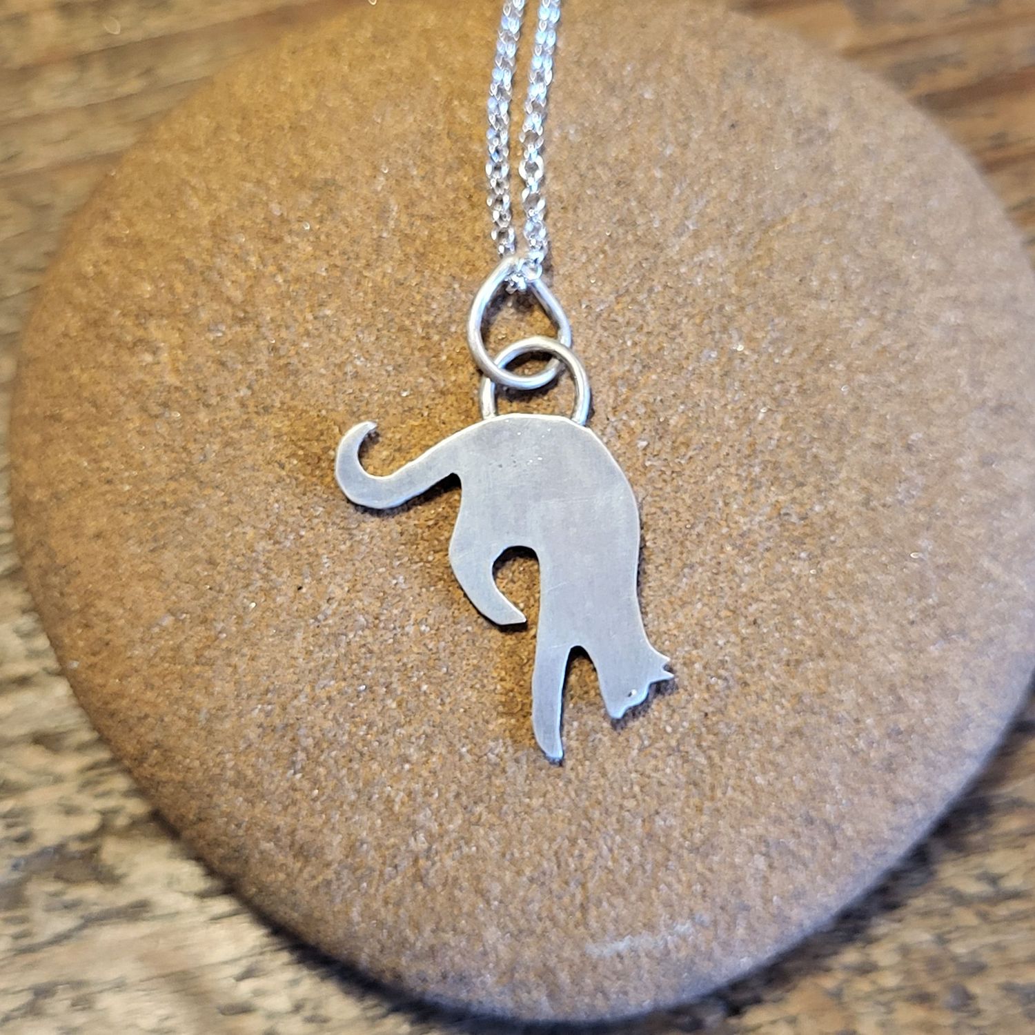 N1849 Reaching Cat pendant