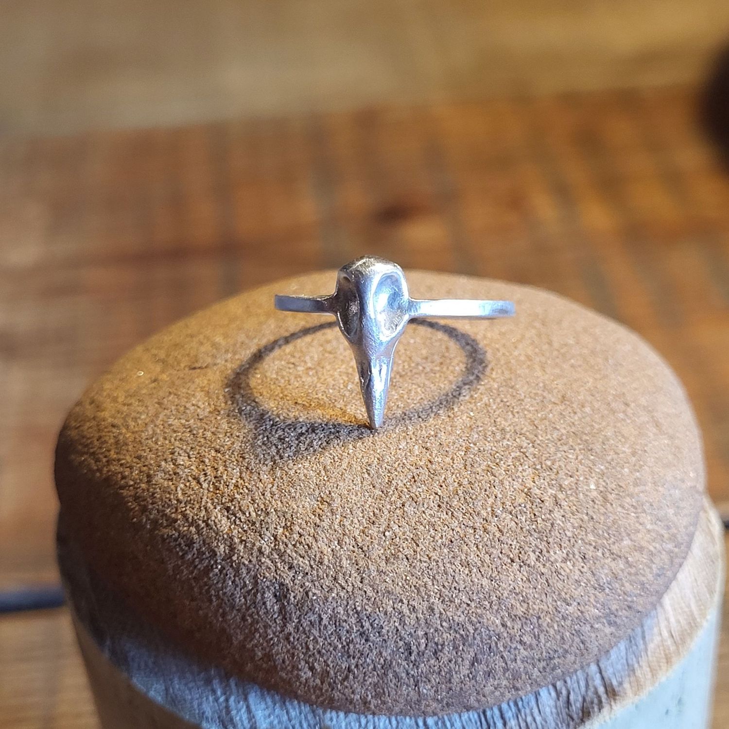 R731 Small Corvid Skull ring