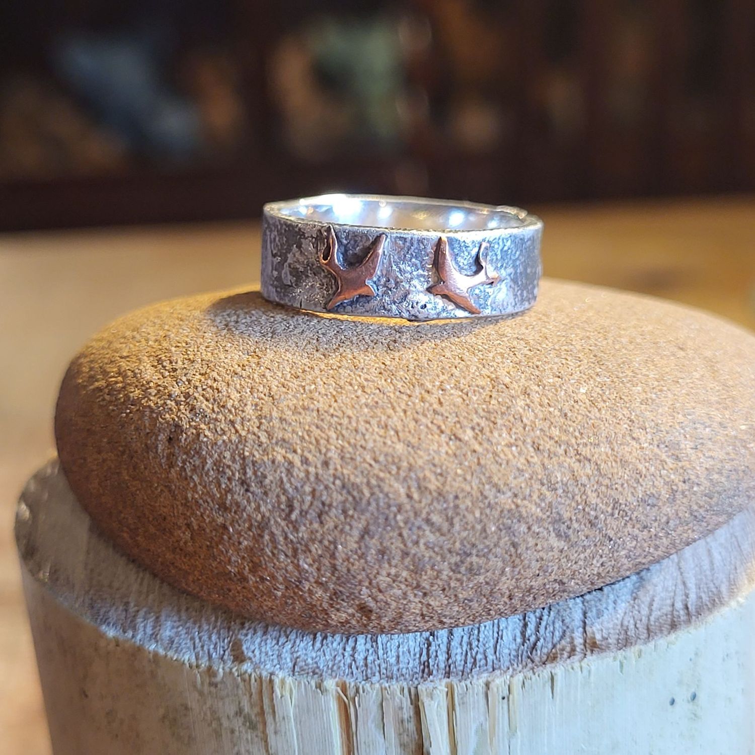 R725 Reticulated ring with copper Swallows R725 Reticulated ring with copper Swallows