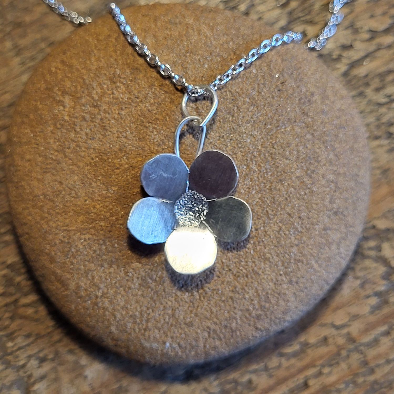 N1913 Large Buttercup pendant