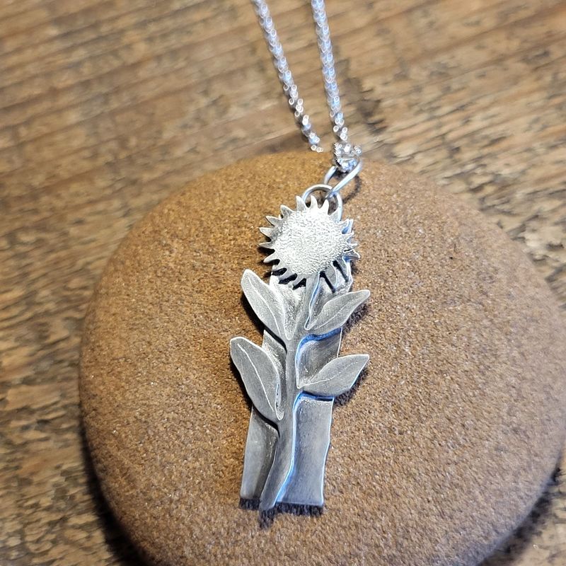 N1923 Large Sunflower pendant