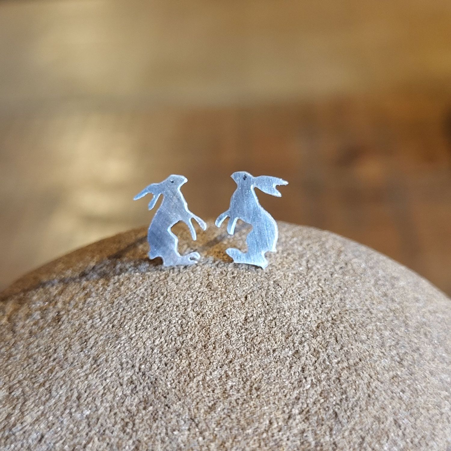 3269 Listening Hare studs
