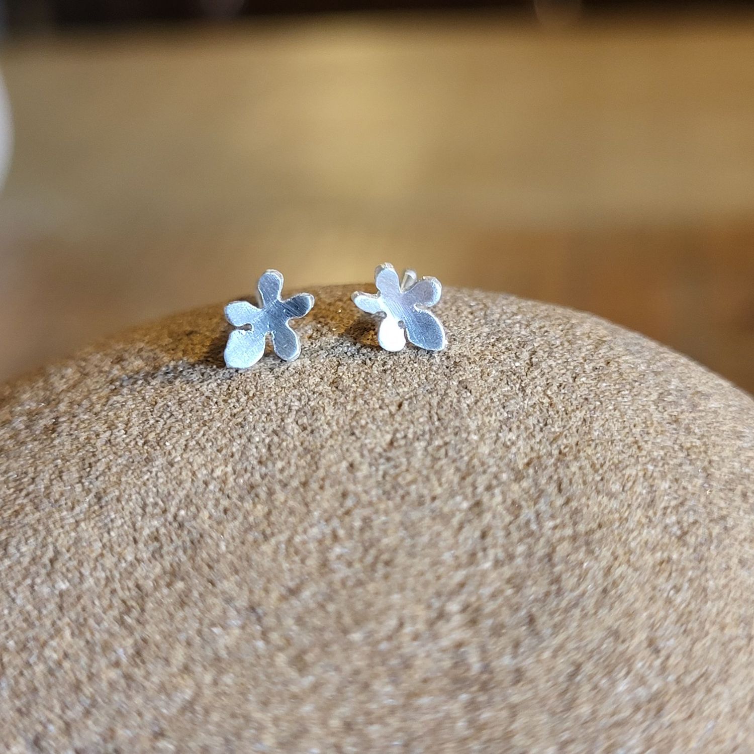 3270 Tiny Cow Parsley Flower studs