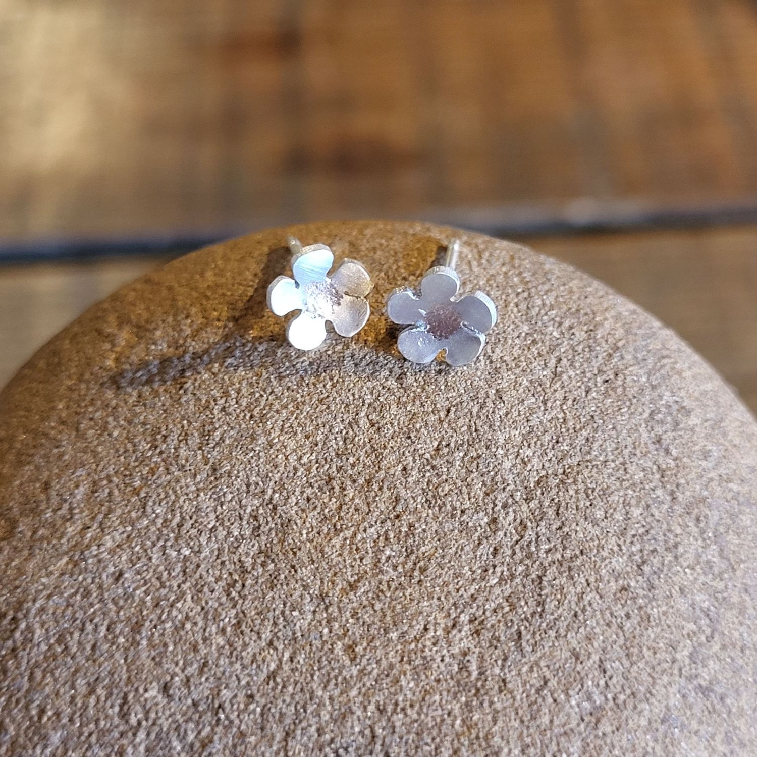3272 Buttercup studs