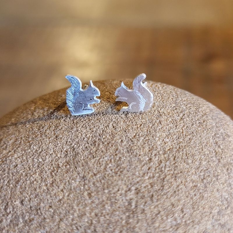 3275 Squirrel studs