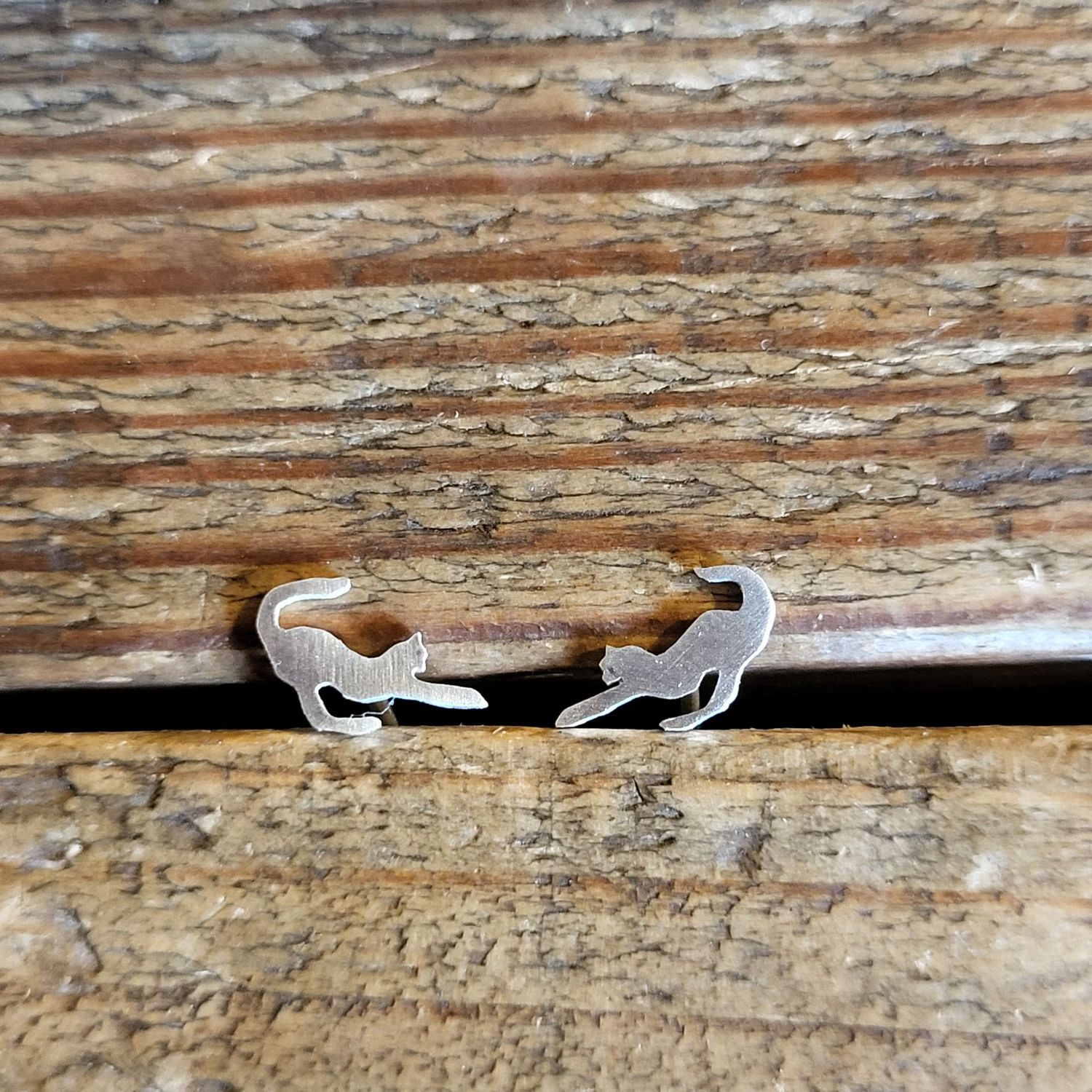 3280 Yoga Cat studs