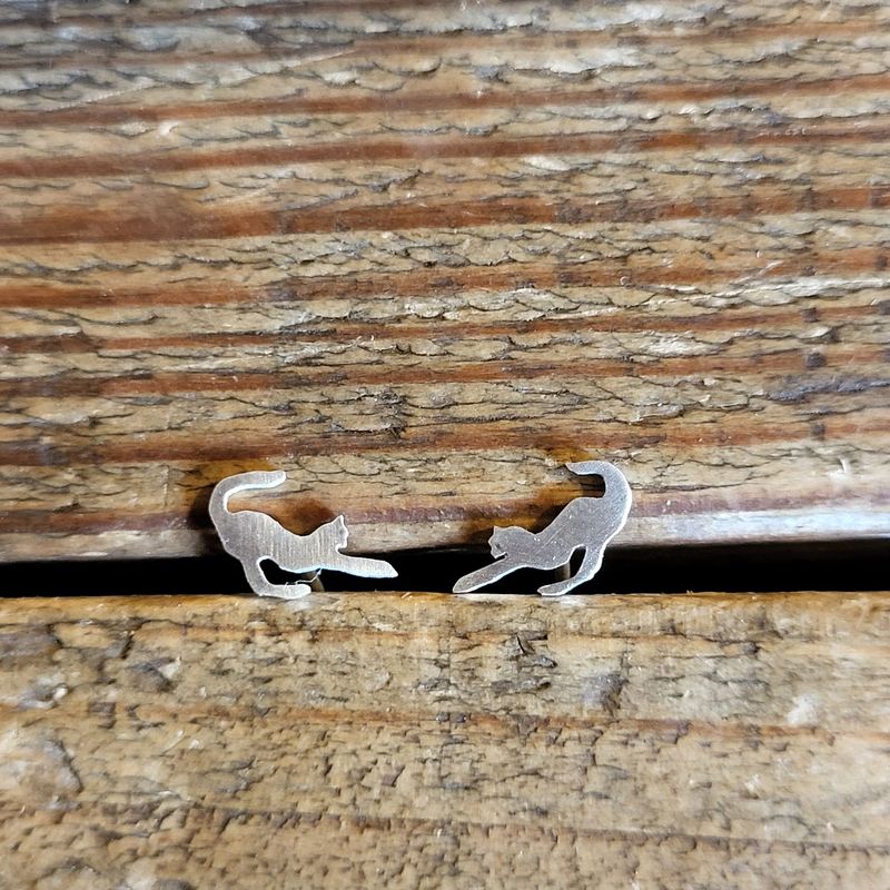3280 Yoga Cat studs