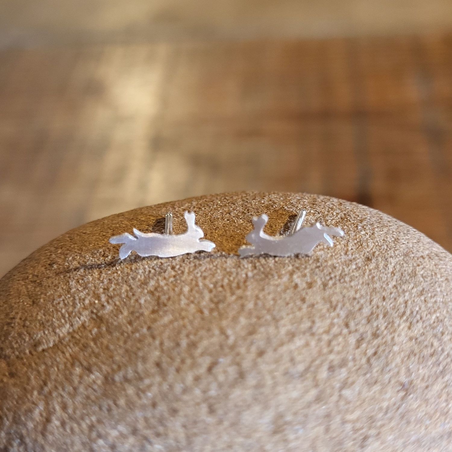 3284 Leaping Hare studs