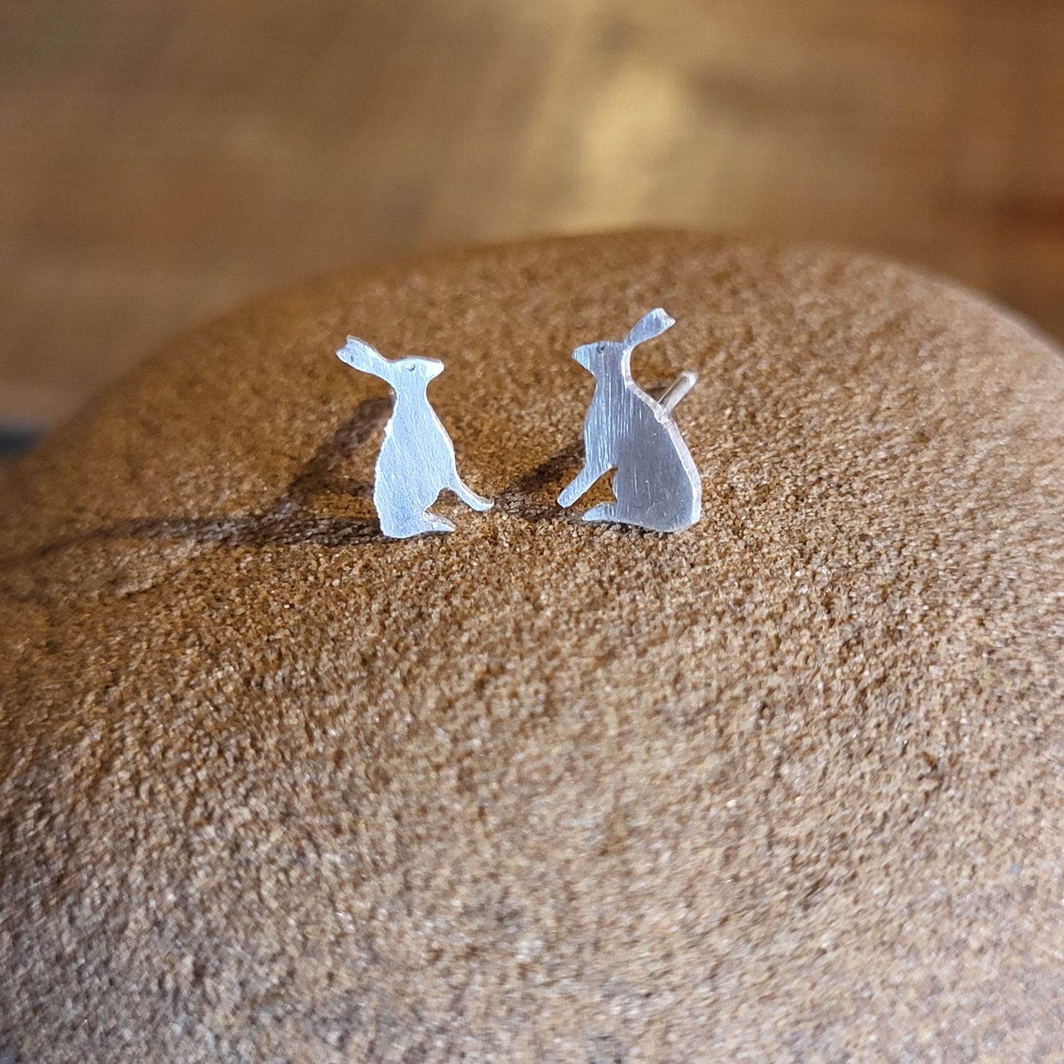 3285 Sitting Hare studs