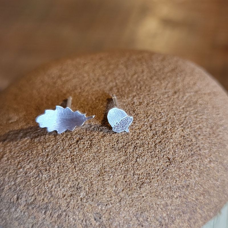 3289 Oak Leaf and Acorn studs