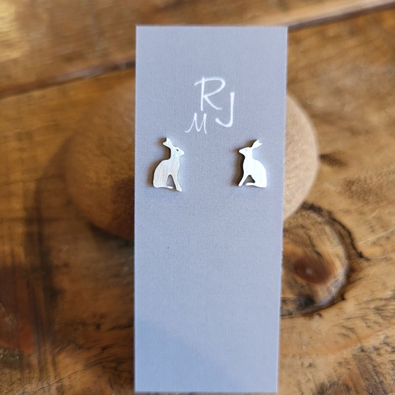 3357 Sitting Hare studs