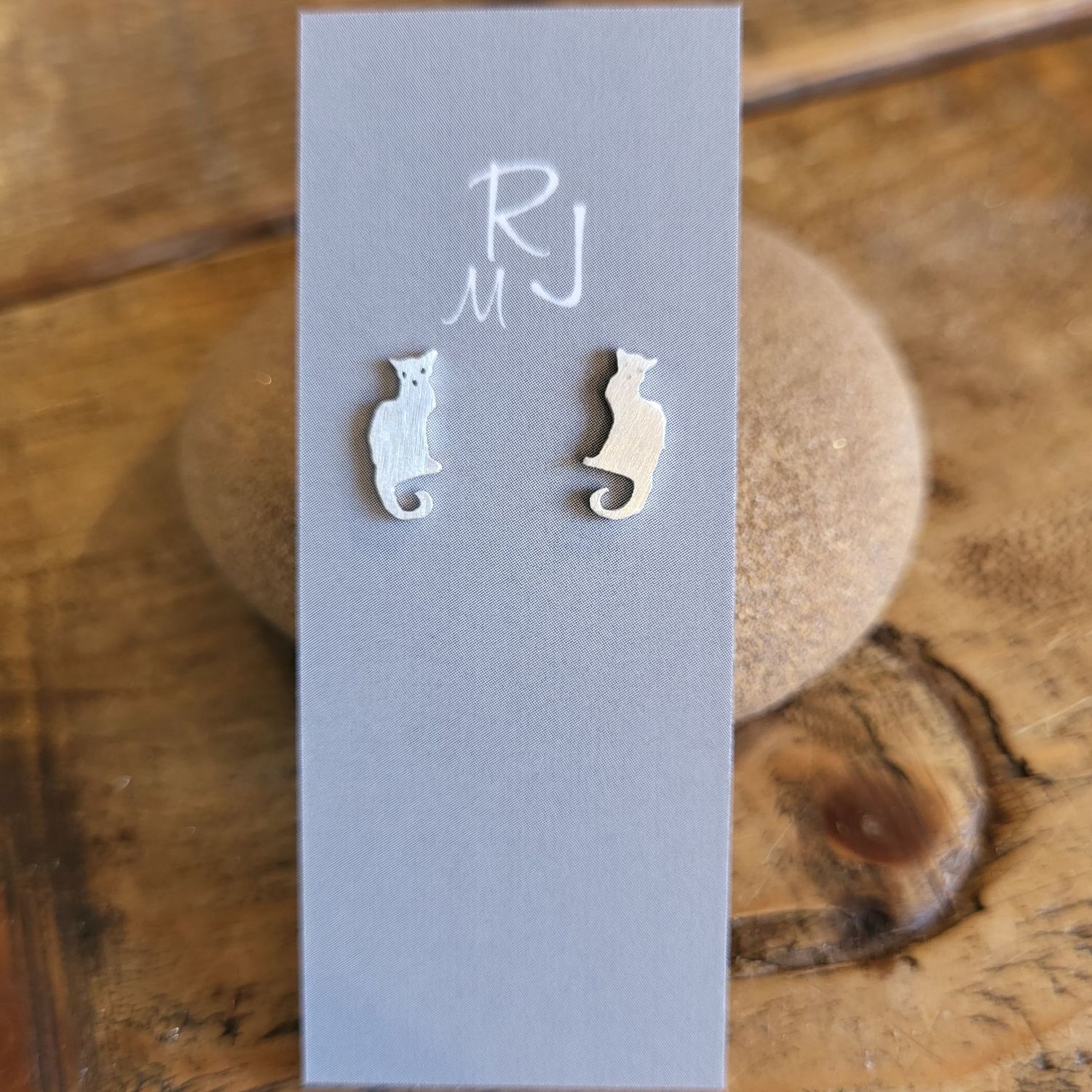3358 Poised Cat studs