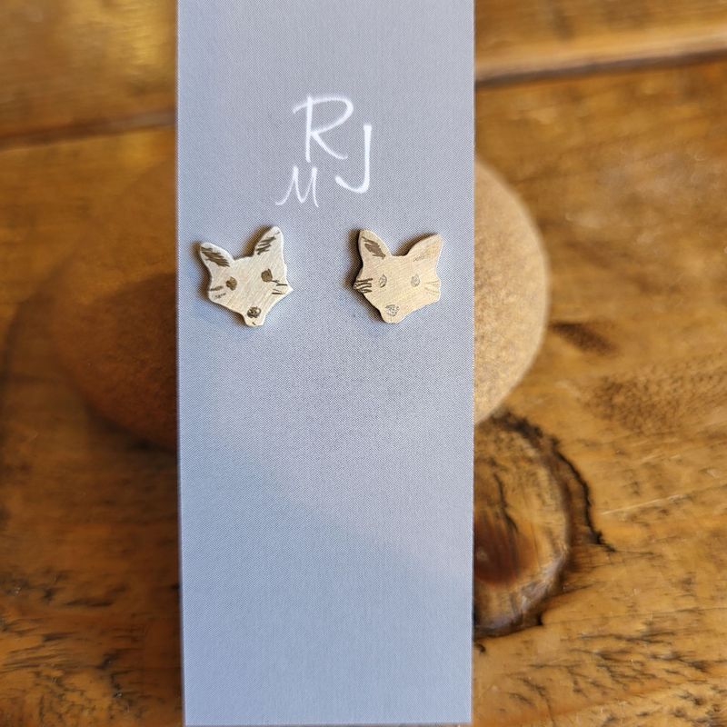 3360 Fox Face studs