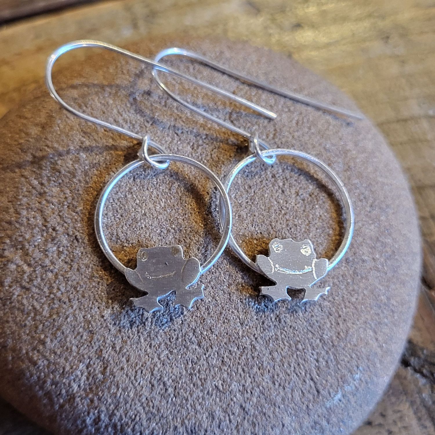3370 Frog earrings