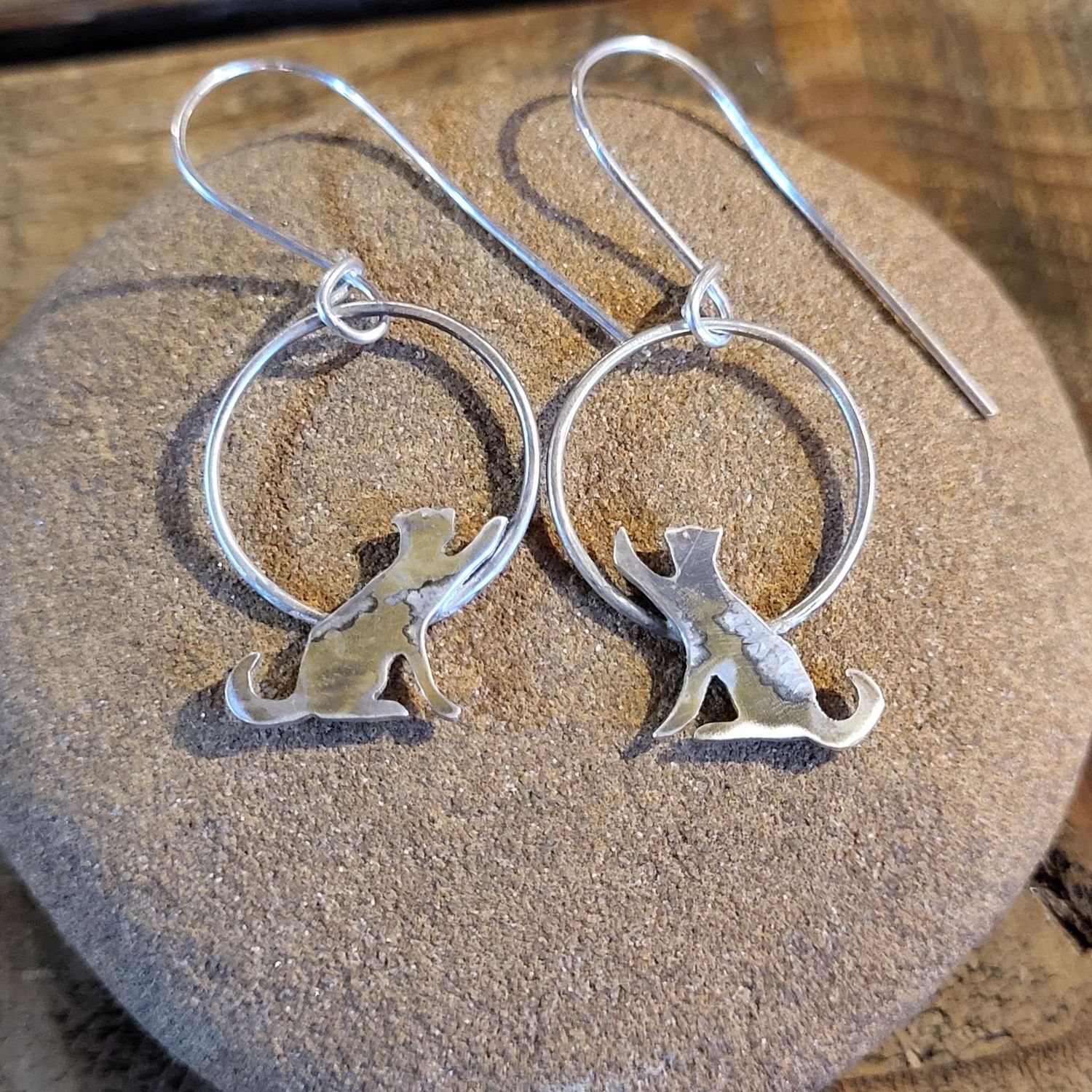 3323 Reaching Cat earrings 3323 Reaching Cat earrings