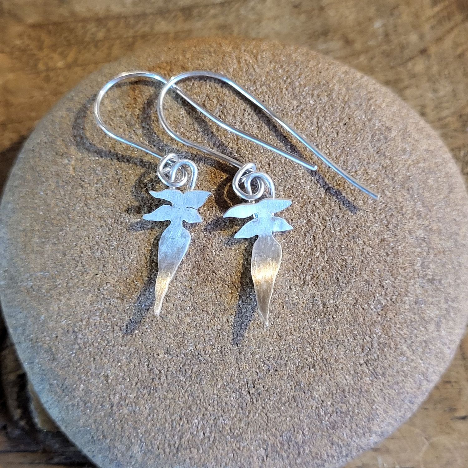 3071 Jasmine Leaf earrings