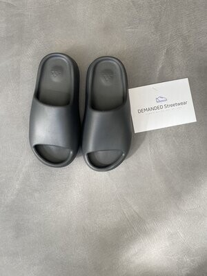 Yeezy Slides Onyx