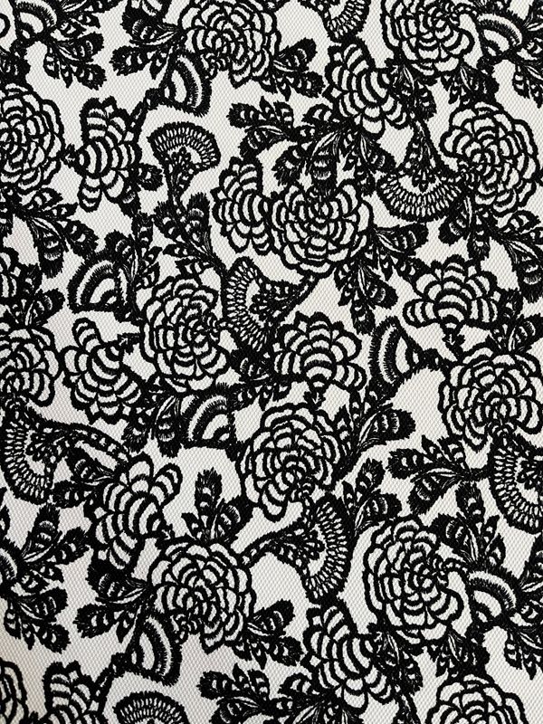 RETAL PIQUE ESTAMPADO FLORES NEGRAS