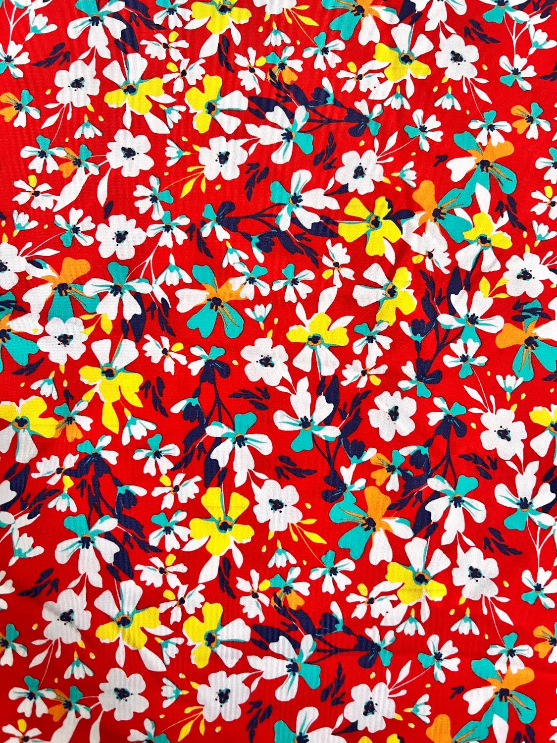 RETAL ESTAMPADO FLORES COLORES /FONDO ROJO.  150X45