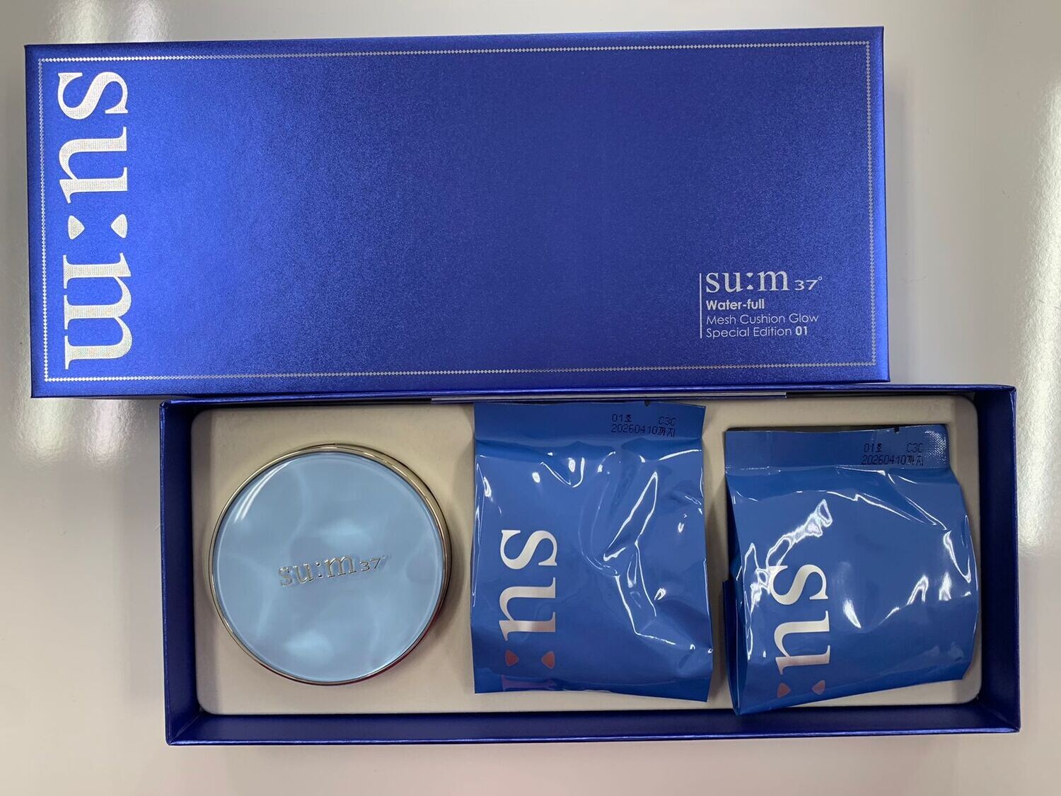 SU:M37 Water-full Mesh Cushion Glow Special Edition тон 01 с двумя запасками (351 гр)