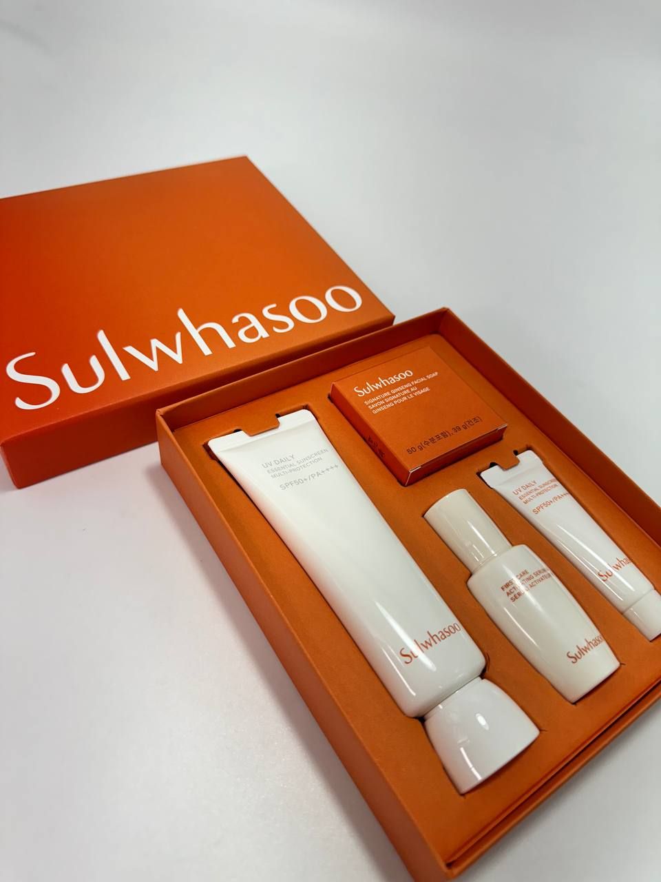 Sulwhasoo UV Daily Essential Sunscreen Set (270 гр)