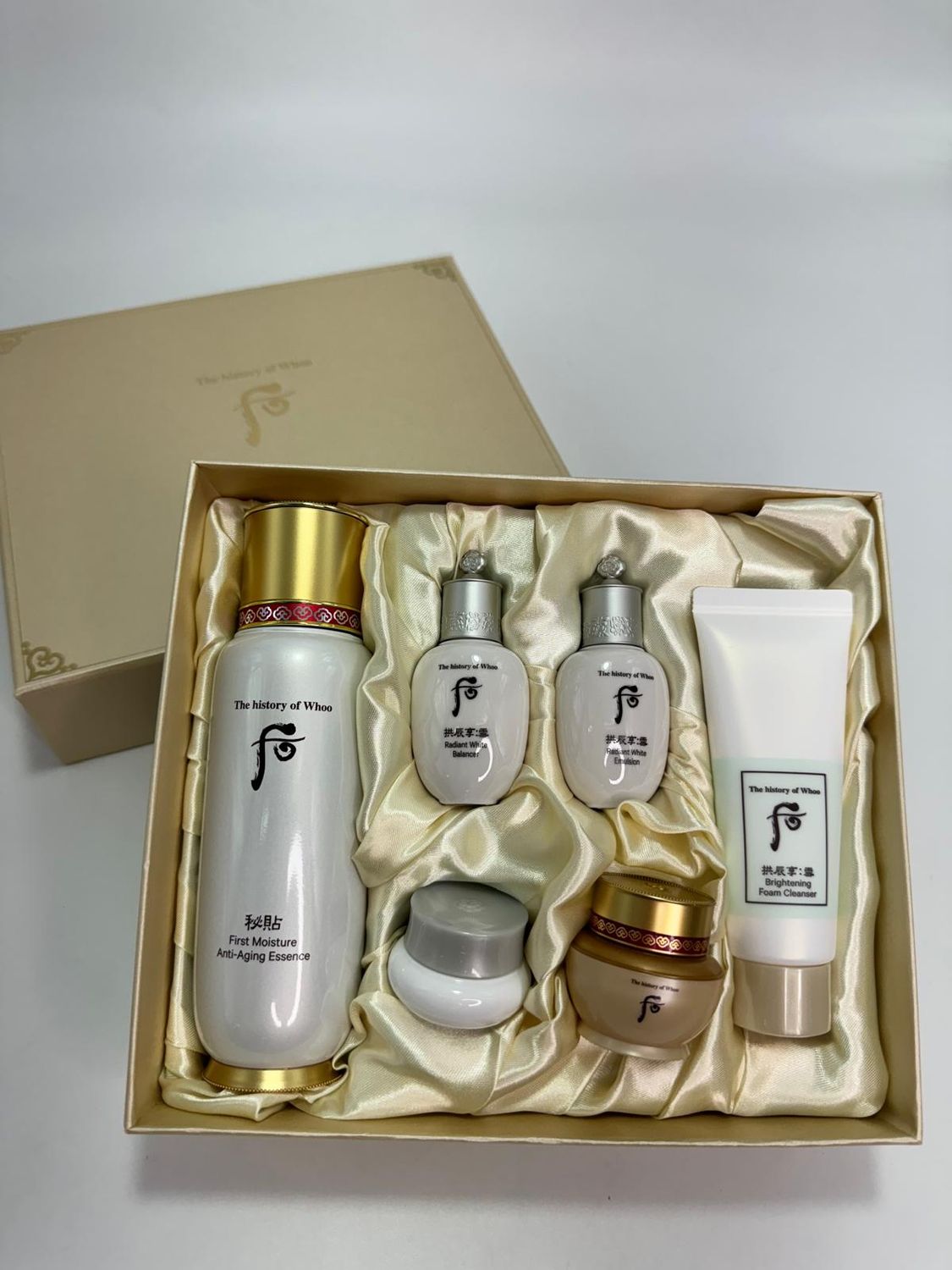 The History of Whoo Bichup First Moisture Anti-Aging Essence Special Set (700 гр)