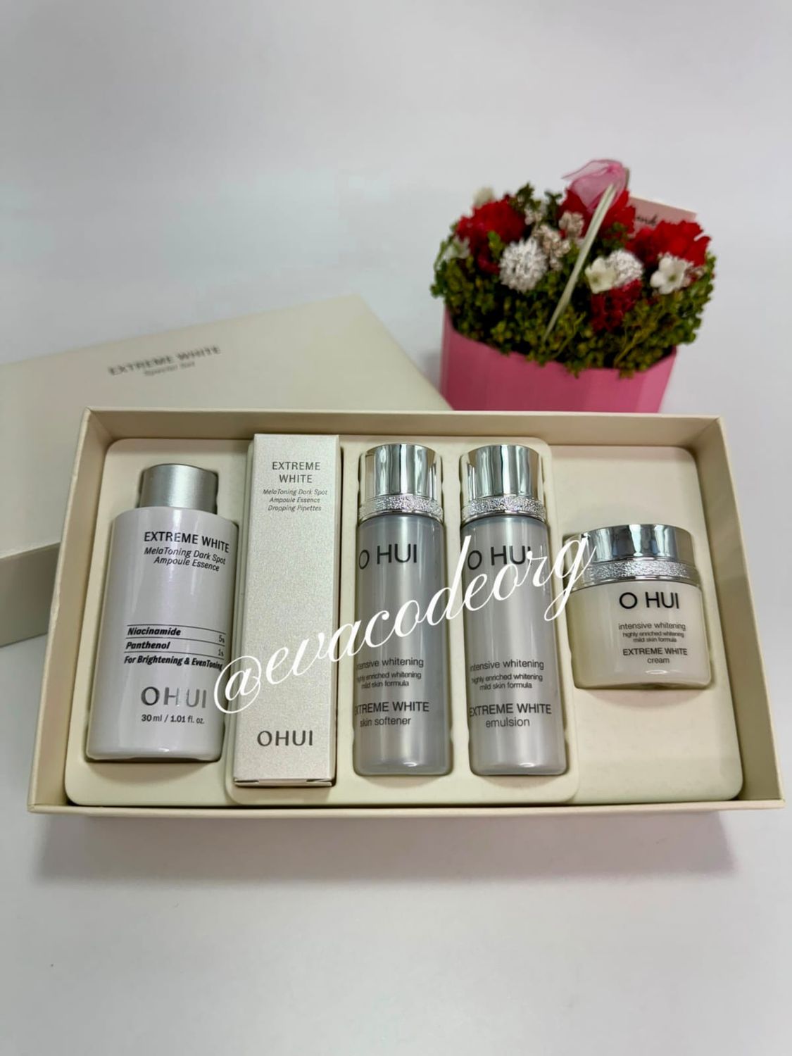 O HUI Extreme White MelaToning Dark Spot Ampoule Essence Special Set (330 гр)
