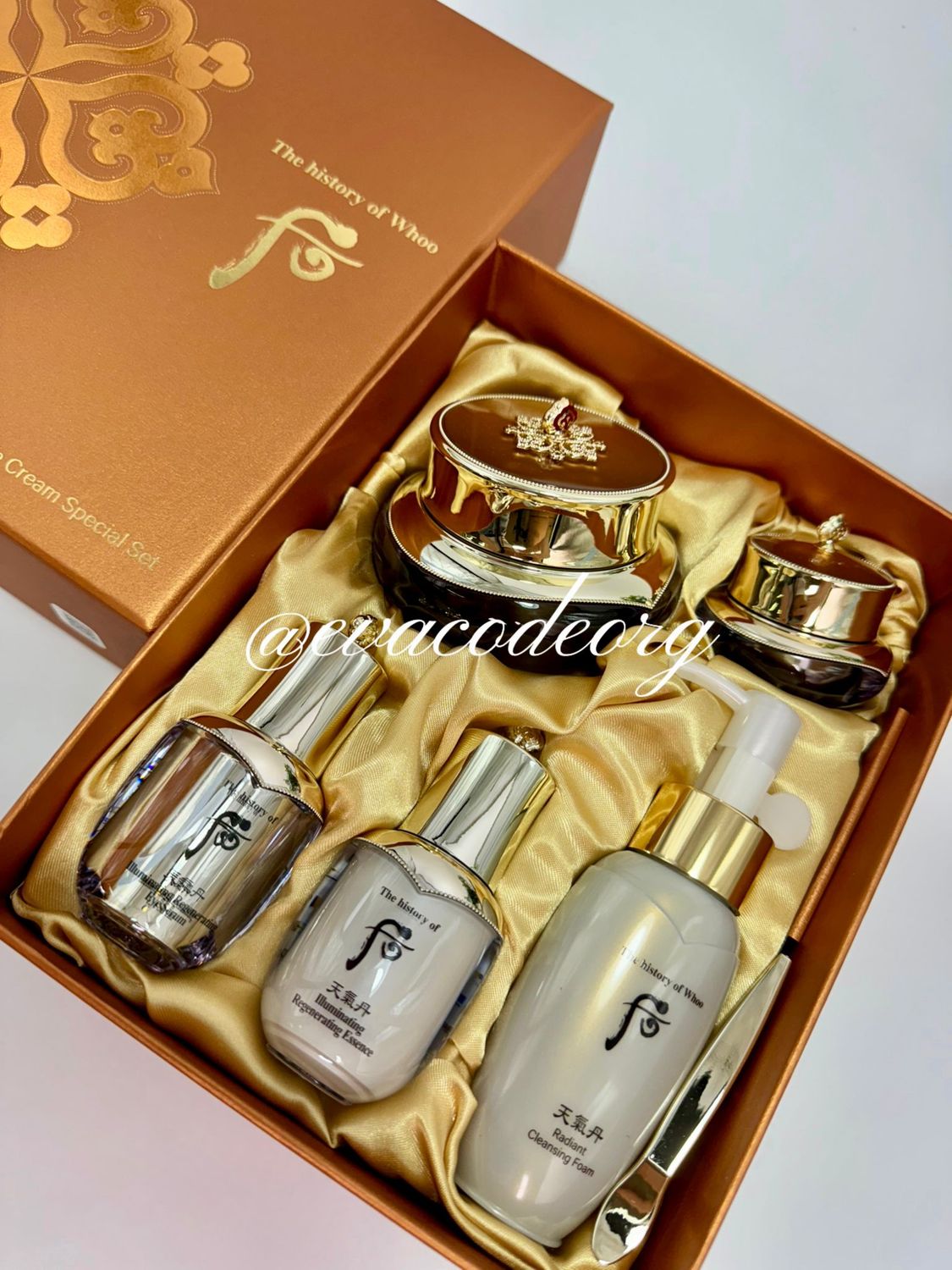 The history of Whoo Cheongidan Radiant Regenerating Eye Cream Special Set (вес 750 гр)
