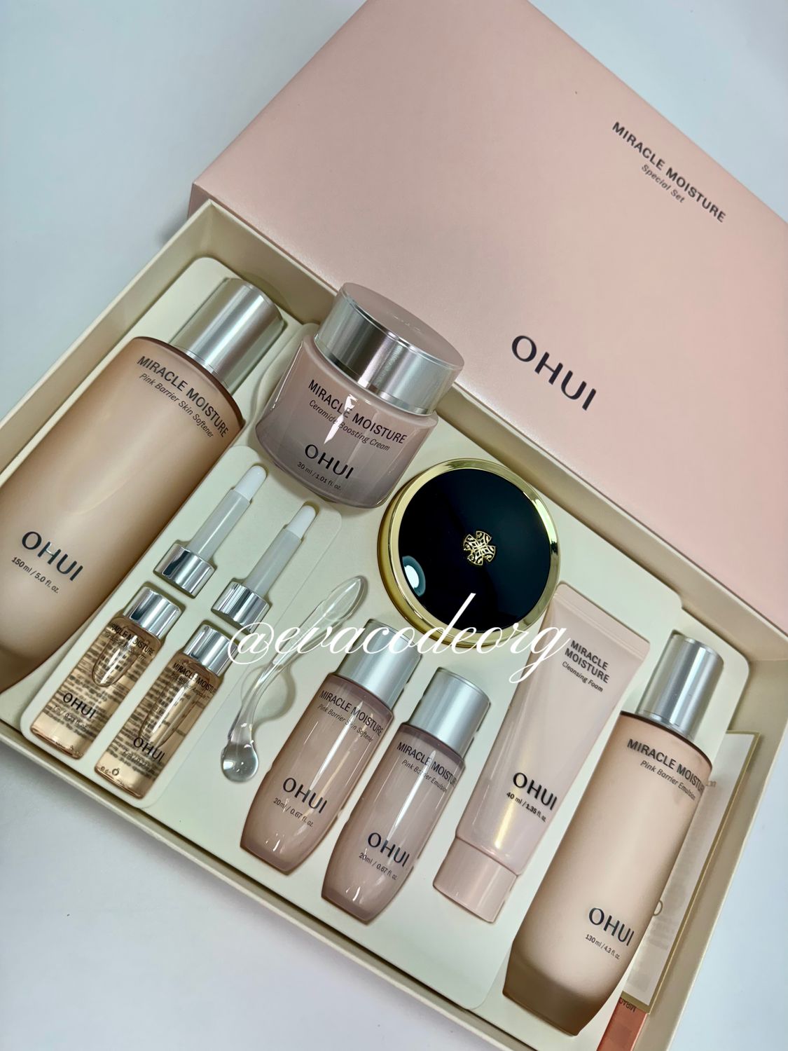 O HUI MIRACLE MOISTURE 4pcs special set с кушоном (вес 1460 гр)