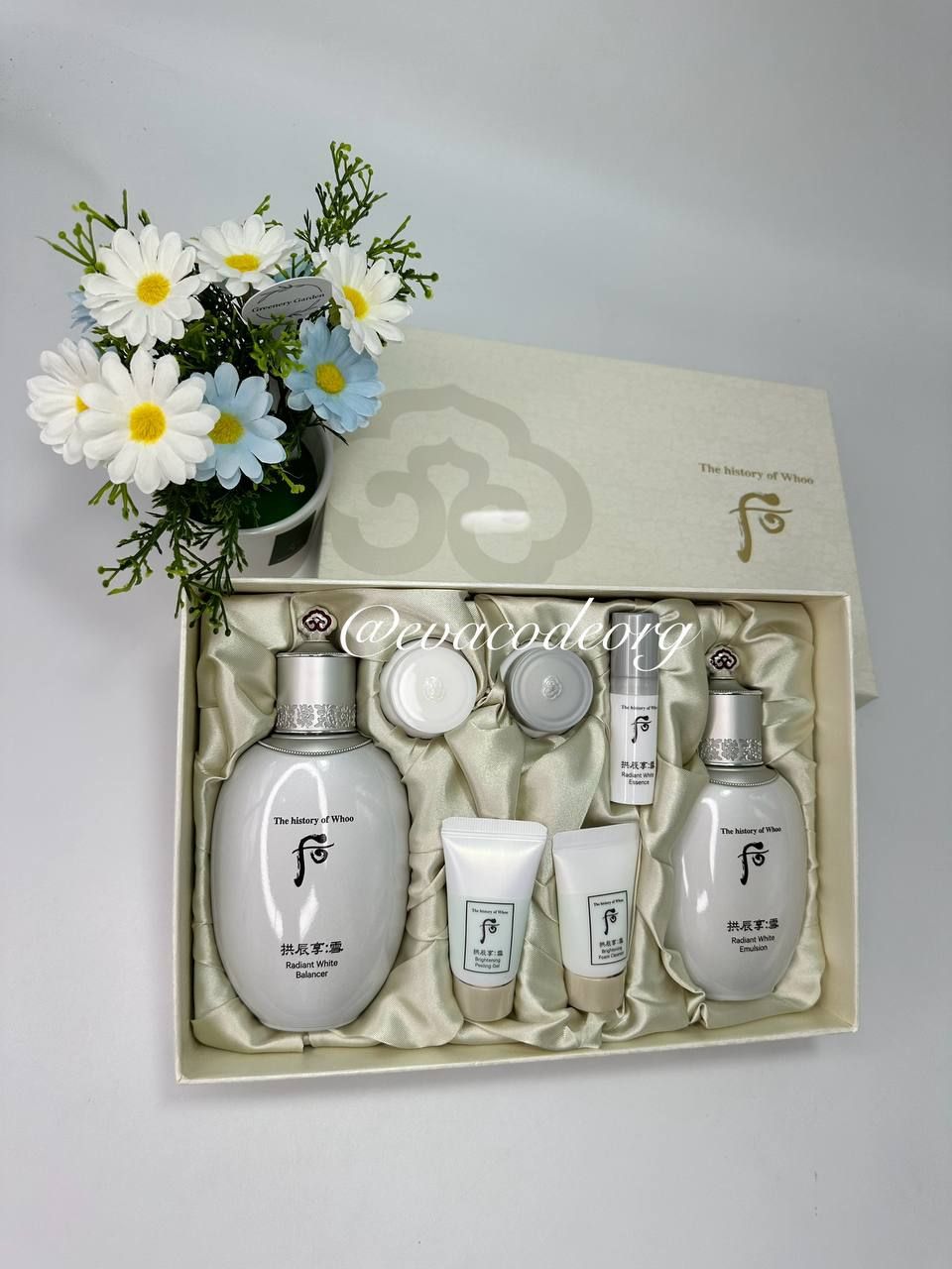 THE HISTORY OF WHOO Radiant White 2pcs Special Set (1070 гр)