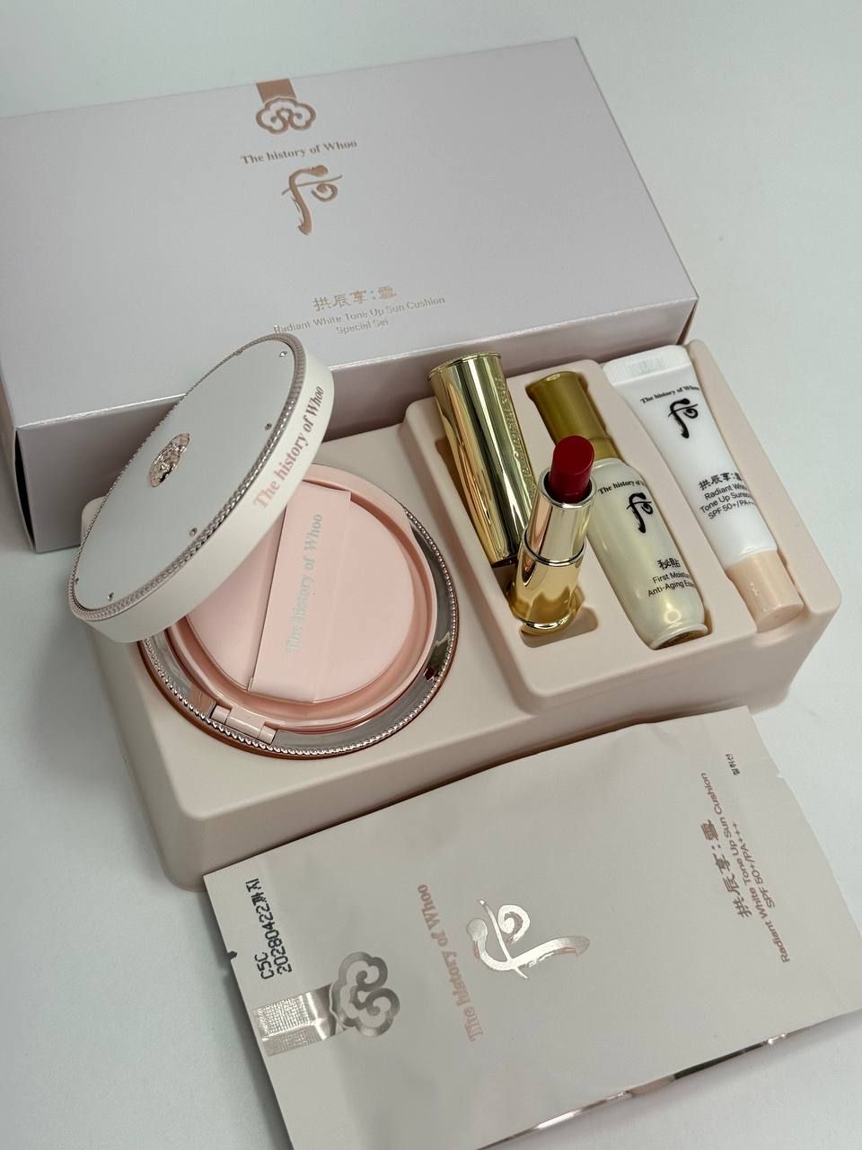(8) The History of Whoo Gongjinhyang: Seol Radiant White Tone Up Sun Cushion Special Set (210 гр)
