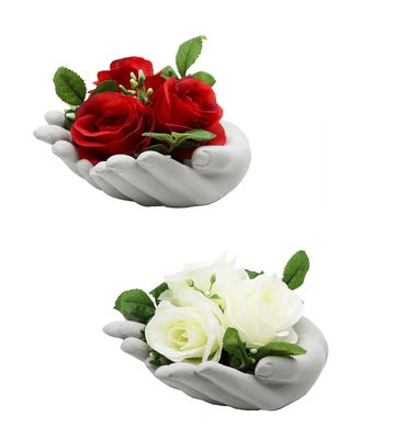 LES 3 BOUTONS DE ROSES DANS UN POT CIMENT "MAINS JOINTES"
