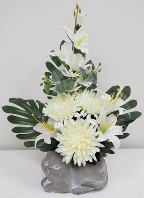 COMPOSITION LYS, CHRYSANTHÈMES ET GLAÏEUL, POT CIMENT CHAT