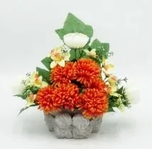 JARDINIÈRE AVEC ANGE DE CHRYSANTHÈME, PIVOINE ET ORCHIDÉE