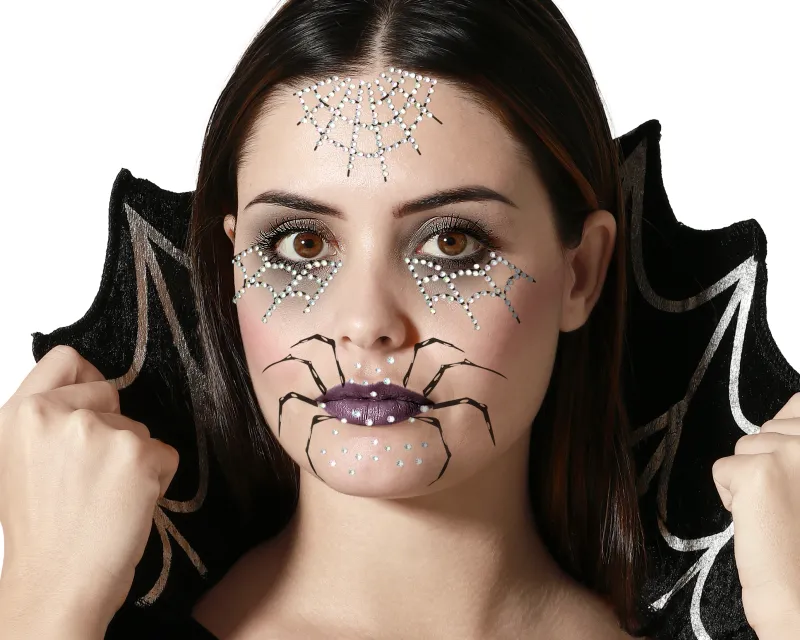 Tatouages ou bijoux visage