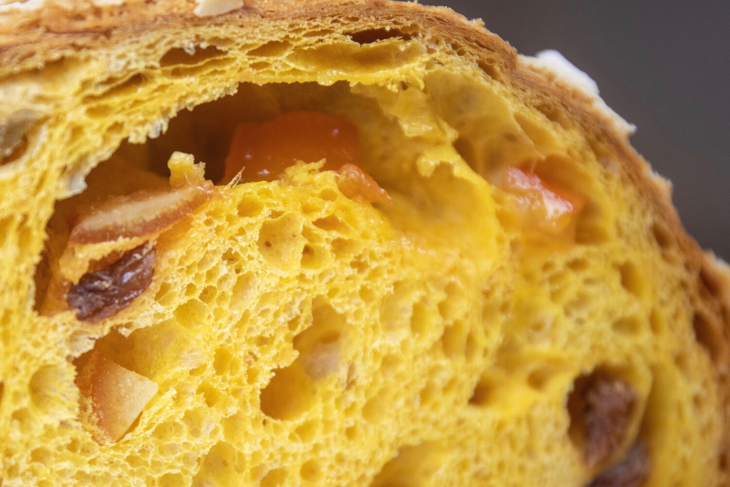 Panettone with extra virgin olive oil